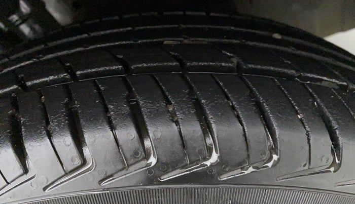 2019 Renault Kwid 1.0 RXT Opt, Petrol, Manual, 21,168 km, Left Front Tyre Tread