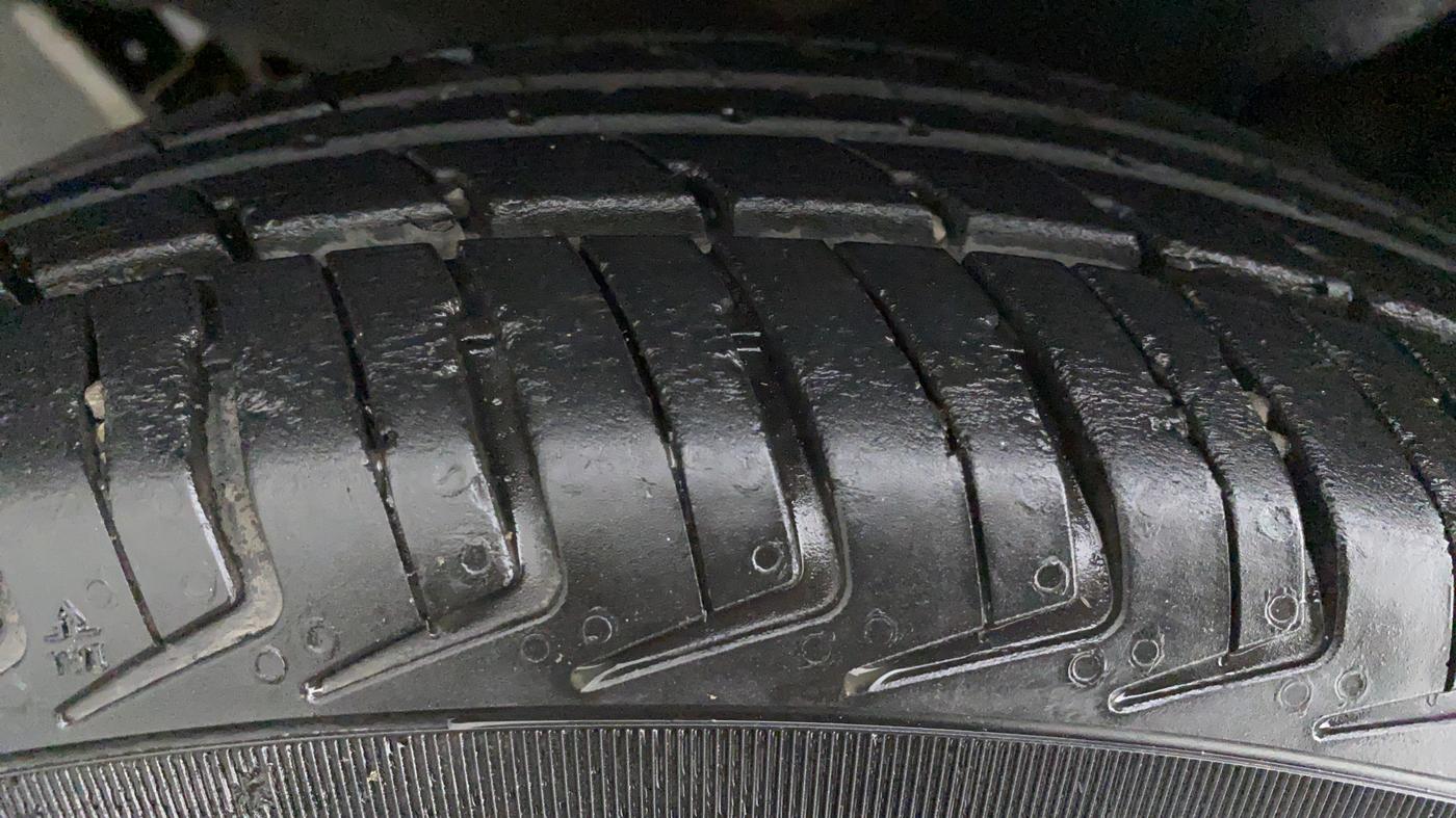 2019 Renault Kwid 1.0 RXT Opt, Petrol, Manual, 21,168 km, Right Rear Tyre Tread