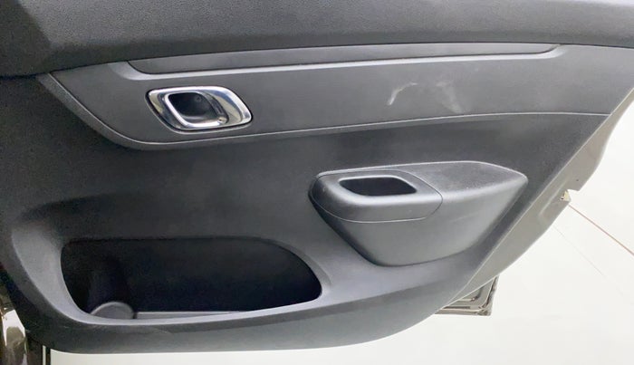 2019 Renault Kwid 1.0 RXT Opt, Petrol, Manual, 21,168 km, Driver Side Door Panels Control