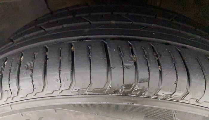 2016 Hyundai Elite i20 ASTA 1.2 (O), Petrol, Manual, 35,966 km, Left Front Tyre Tread