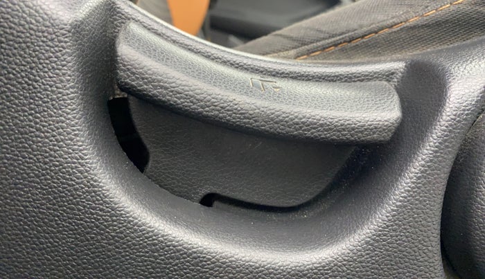 2017 Hyundai i20 Active 1.2 SX, Petrol, Manual, 67,186 km, Driver Side Adjustment Panel