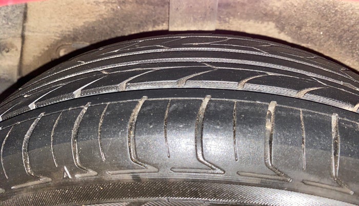 2016 Hyundai Grand i10 SPORTZ 1.2 KAPPA VTVT, Petrol, Manual, 34,118 km, Right Rear Tyre Tread