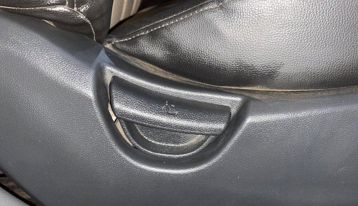 2016 Hyundai Grand i10 SPORTZ 1.2 KAPPA VTVT, Petrol, Manual, 34,118 km, Driver Side Adjustment Panel