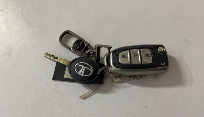 2019 Tata NEXON XZ PETROL, Petrol, Manual, 22,002 km, Key Close Up