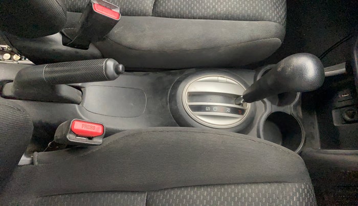 2016 Honda BR-V 1.5L I-VTEC V, Petrol, Manual, 90,307 km, Gear Lever