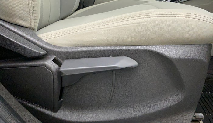 2017 Ford Ecosport 1.5 TITANIUM TI VCT AT, Petrol, Automatic, 39,697 km, Driver Side Adjustment Panel