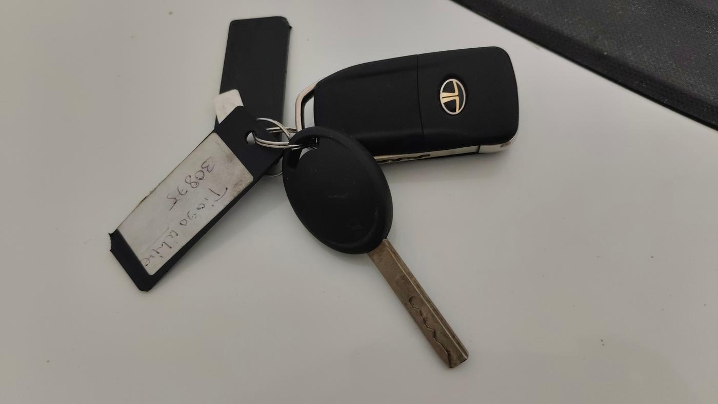 2021 Tata Tiago XT PETROL, CNG, Manual, 96,394 km, Key Close Up