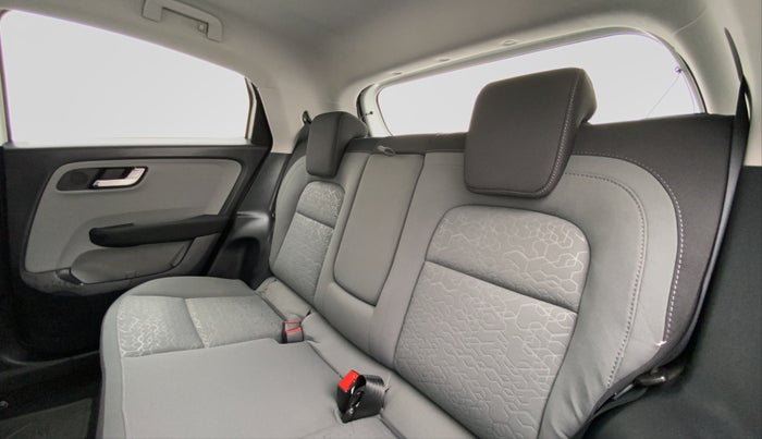 2021 Tata ALTROZ XZ 1.2, Petrol, Manual, 13,647 km, Right Side Door Cabin View