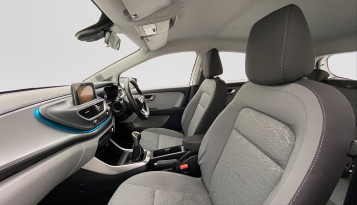 2021 Tata ALTROZ XZ 1.2, Petrol, Manual, 13,647 km, Right Side Front Door Cabin View