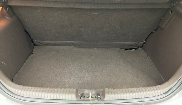 2011 Hyundai i20 MAGNA O 1.2, Petrol, Manual, 82,861 km, Boot Inside