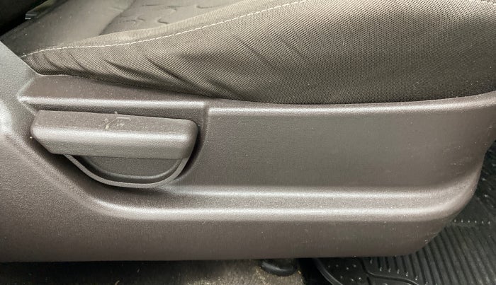 2011 Hyundai i20 MAGNA O 1.2, Petrol, Manual, 82,861 km, Driver Side Adjustment Panel