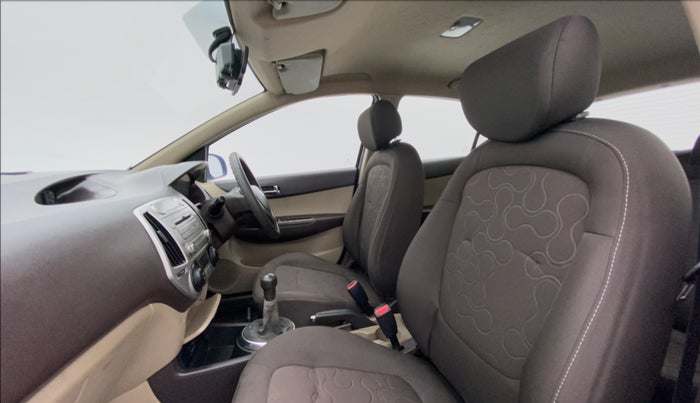 2011 Hyundai i20 MAGNA O 1.2, Petrol, Manual, 82,861 km, Right Side Front Door Cabin