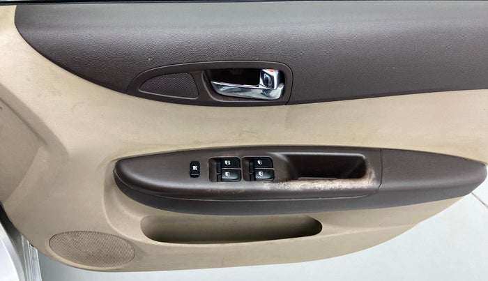 2011 Hyundai i20 MAGNA O 1.2, Petrol, Manual, 82,861 km, Driver Side Door Panels Control