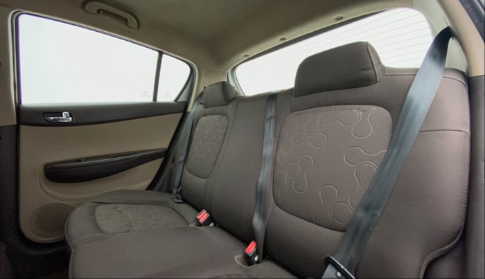 2011 Hyundai i20 MAGNA O 1.2, Petrol, Manual, 82,861 km, Right Side Rear Door Cabin