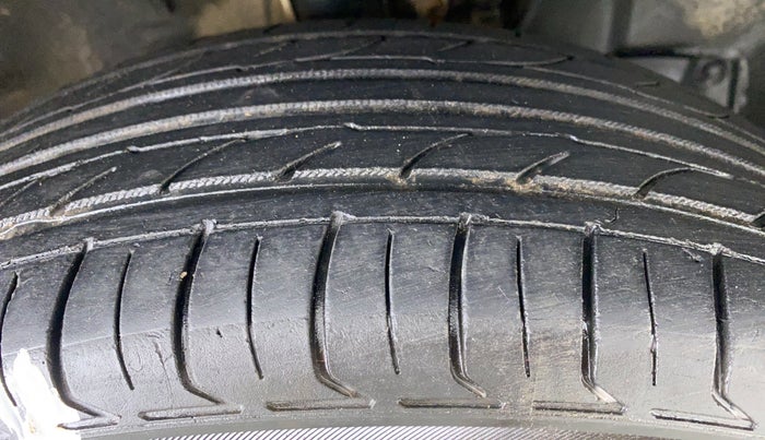2019 Maruti New Wagon-R 1.0 Lxi (o) cng, CNG, Manual, 1,01,144 km, Right Front Tyre Tread
