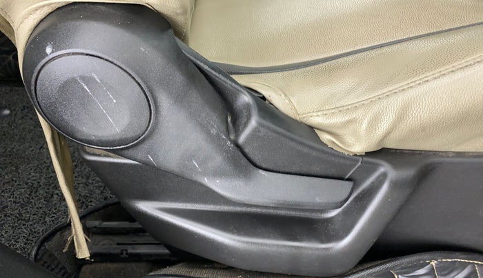 2019 Maruti New Wagon-R 1.0 Lxi (o) cng, CNG, Manual, 1,01,144 km, Driver Side Adjustment Panel