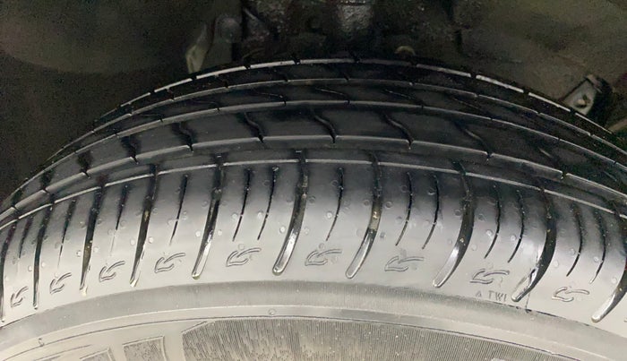 2018 Renault Duster 110 PS RXZ 4X2 AMT DIESEL, Diesel, Automatic, 66,454 km, Right Front Tyre Tread