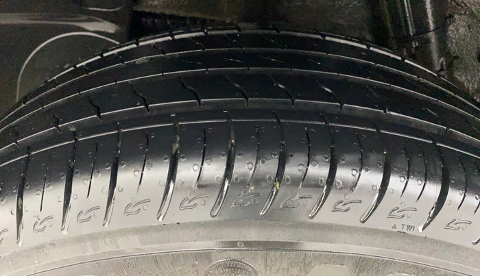 2018 Renault Duster 110 PS RXZ 4X2 AMT DIESEL, Diesel, Automatic, 66,454 km, Right Rear Tyre Tread