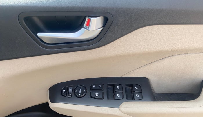 2019 Hyundai Verna 1.6 VTVT SX, Petrol, Manual, 49,754 km, Driver Side Door Panels Control