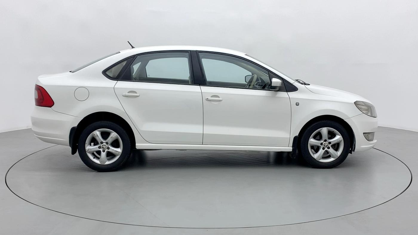 2014 Skoda Rapid ELEGANCE 1.6 TDI MT, Diesel, Manual, 84,401 km, Right Side View
