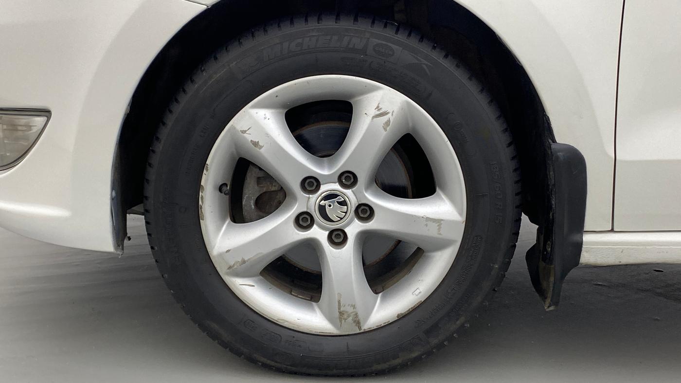 2014 Skoda Rapid ELEGANCE 1.6 TDI MT, Diesel, Manual, 84,401 km, Left Front Wheel