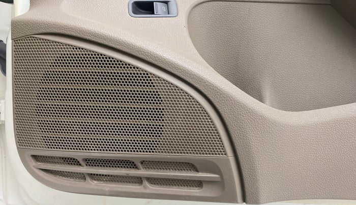 2014 Skoda Rapid ELEGANCE 1.6 TDI MT, Diesel, Manual, 84,401 km, Speaker