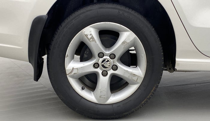 2014 Skoda Rapid ELEGANCE 1.6 TDI MT, Diesel, Manual, 84,401 km, Right Rear Wheel