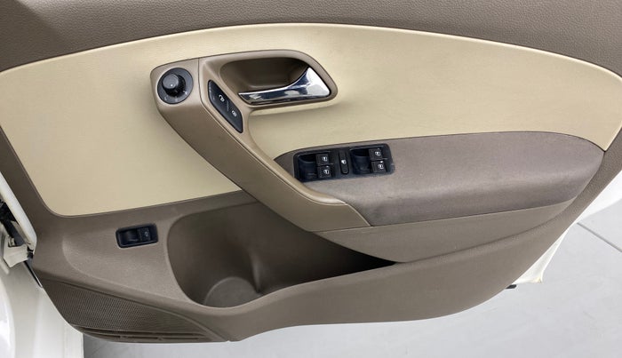 2014 Skoda Rapid ELEGANCE 1.6 TDI MT, Diesel, Manual, 84,401 km, Driver Side Door Panels Control