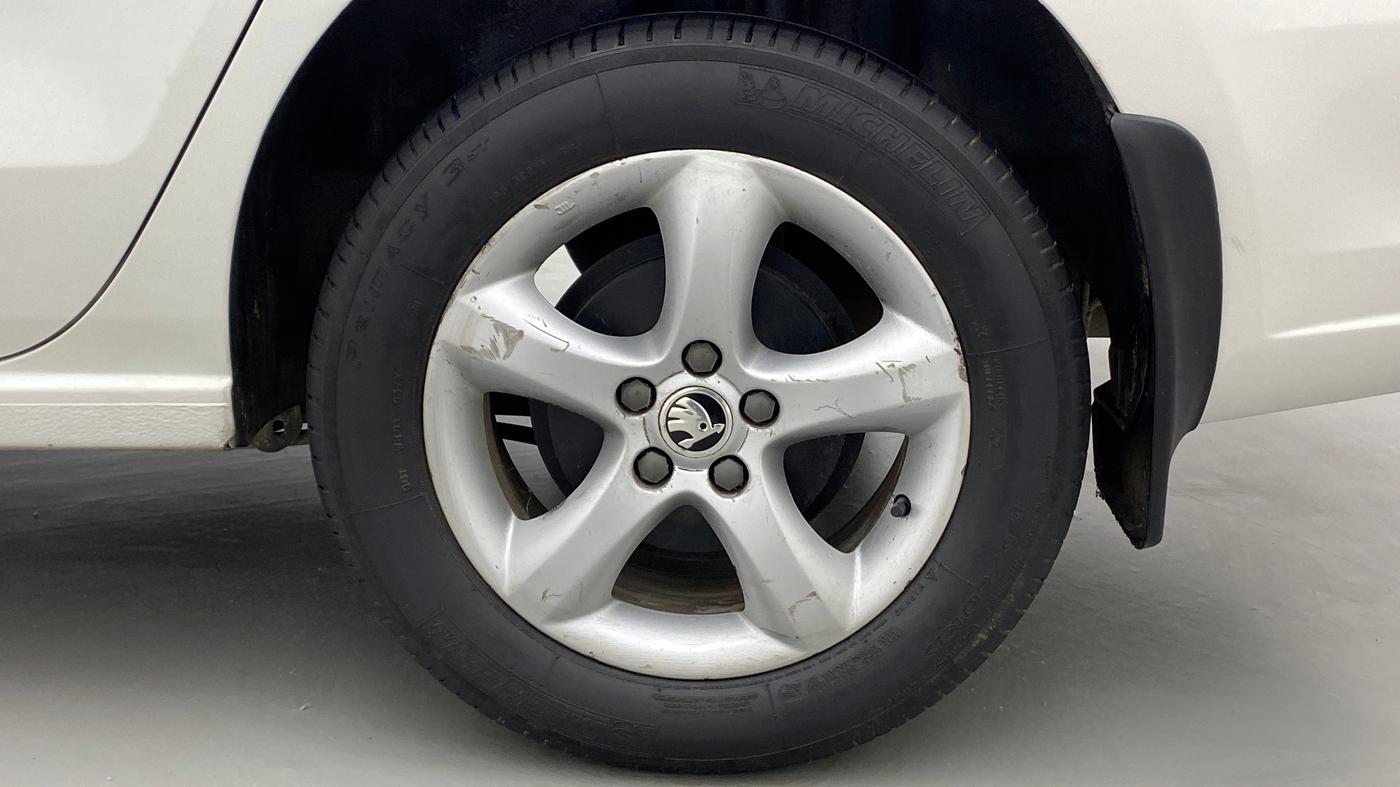2014 Skoda Rapid ELEGANCE 1.6 TDI MT, Diesel, Manual, 84,401 km, Left Rear Wheel