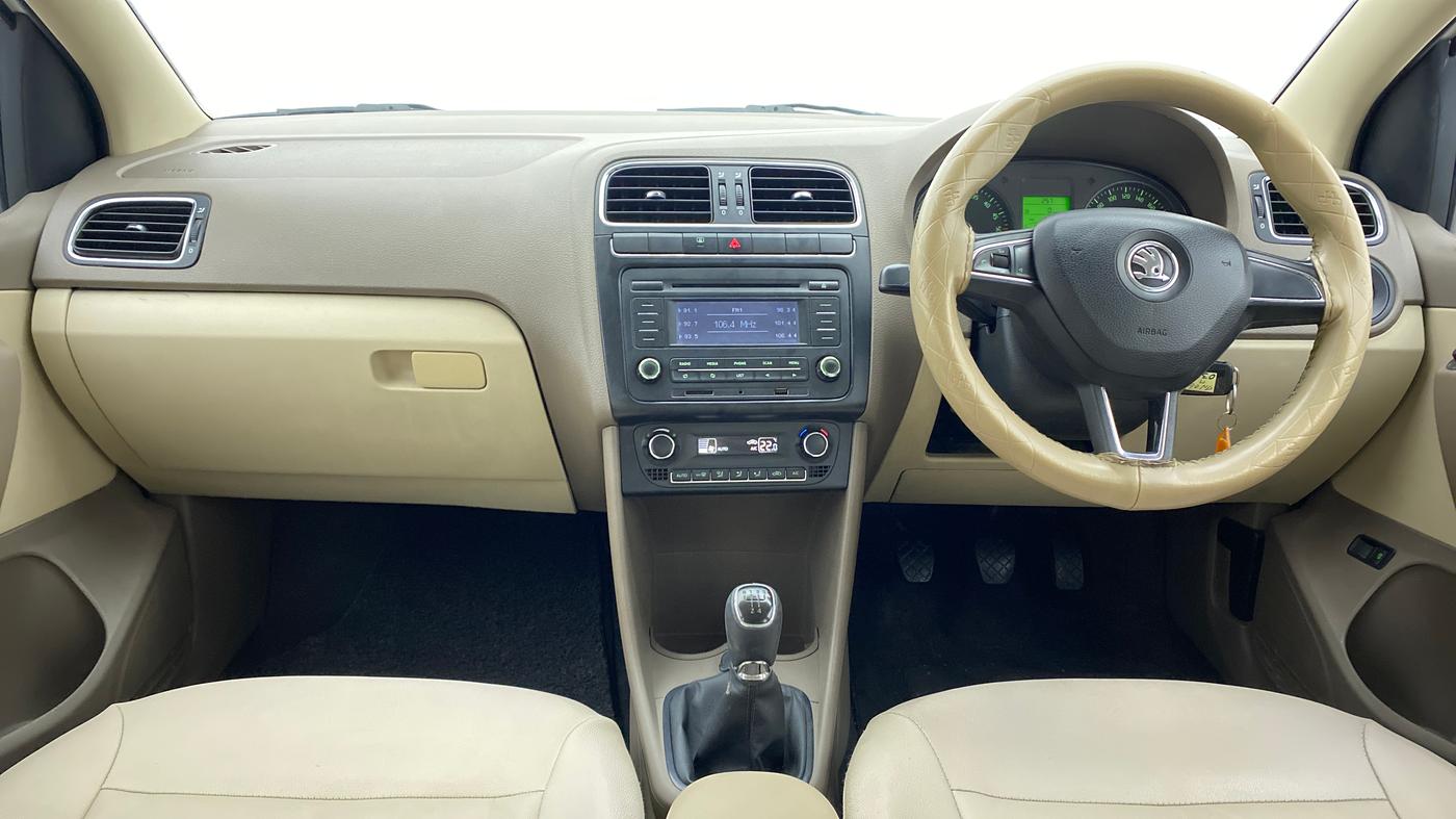 2014 Skoda Rapid ELEGANCE 1.6 TDI MT, Diesel, Manual, 84,401 km, Dashboard