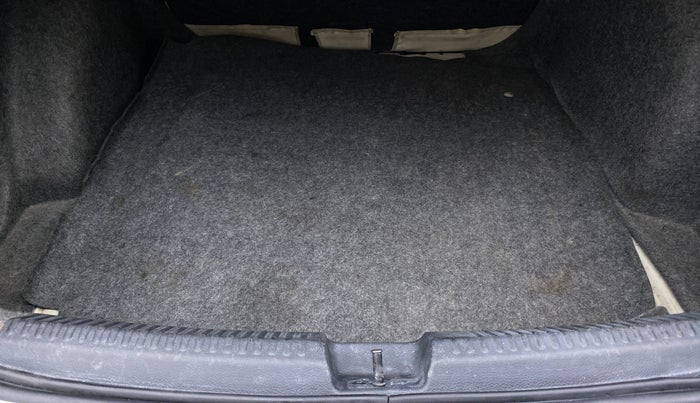 2014 Skoda Rapid ELEGANCE 1.6 TDI MT, Diesel, Manual, 84,401 km, Boot Inside