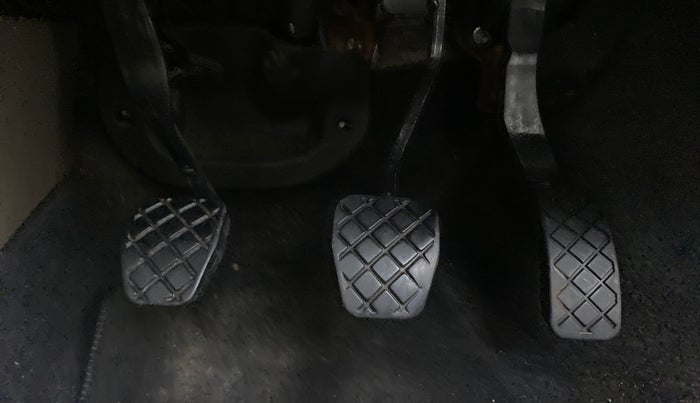 2014 Skoda Rapid ELEGANCE 1.6 TDI MT, Diesel, Manual, 84,401 km, Pedals