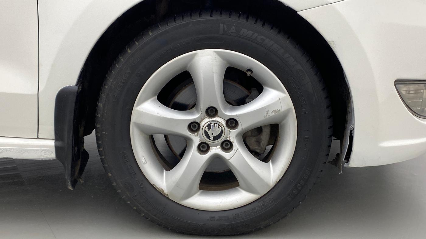 2014 Skoda Rapid ELEGANCE 1.6 TDI MT, Diesel, Manual, 84,401 km, Right Front Wheel