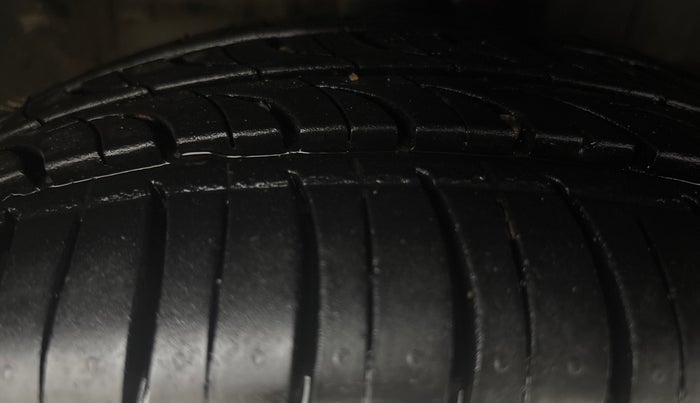 2015 Honda City 1.5L I-VTEC VX CVT, Petrol, Automatic, 1,07,977 km, Right Front Tyre Tread