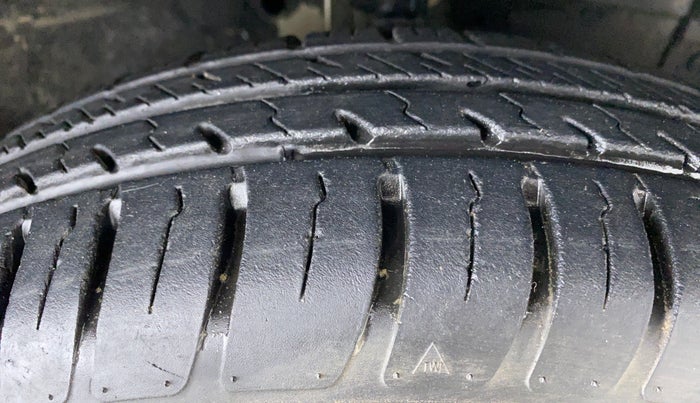 2013 Maruti Swift LXI D, Petrol, Manual, 53,719 km, Right Front Tyre Tread
