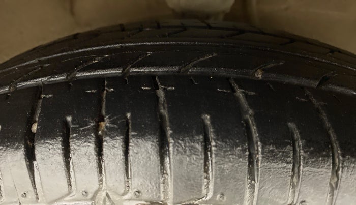 2010 Hyundai i10 SPORTZ 1.2, Petrol, Manual, 76,482 km, Right Front Tyre Tread