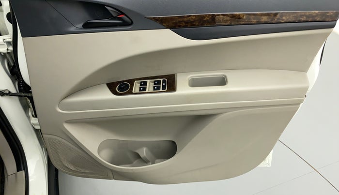 2018 Mahindra MARAZZO M4 7STR, Diesel, Manual, 79,641 km, Driver Side Door Panels Control