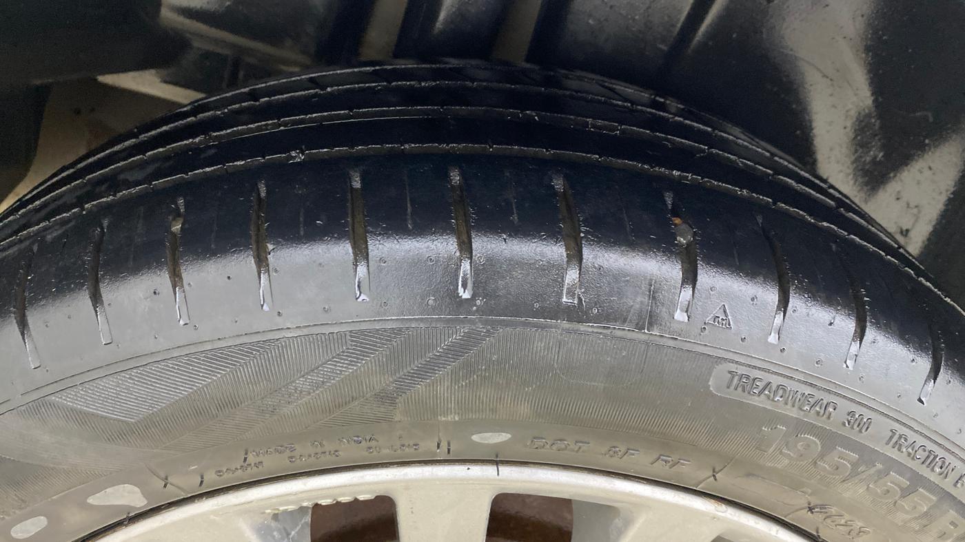 2016 Maruti Ciaz ZDI+ SHVS, Diesel, Manual, 1,36,035 km, Right Rear Tyre Tread