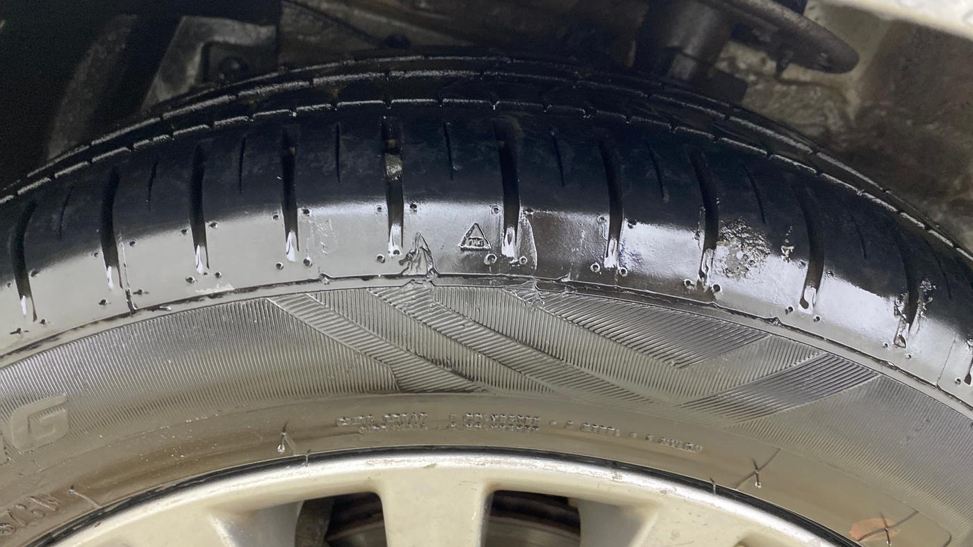 2016 Maruti Ciaz ZDI+ SHVS, Diesel, Manual, 1,36,035 km, Left Front Tyre Tread