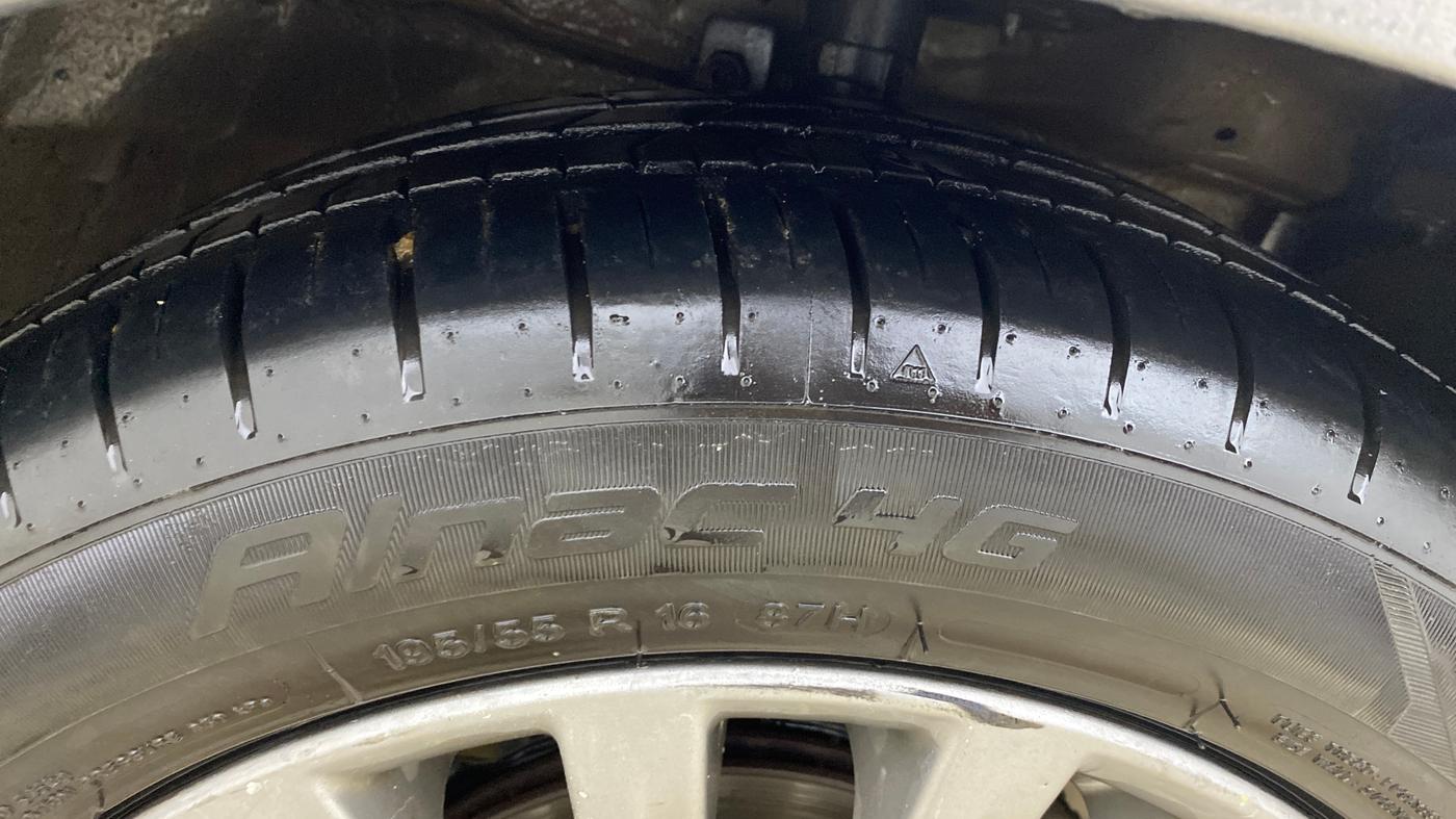 2016 Maruti Ciaz ZDI+ SHVS, Diesel, Manual, 1,36,035 km, Right Front Tyre Tread
