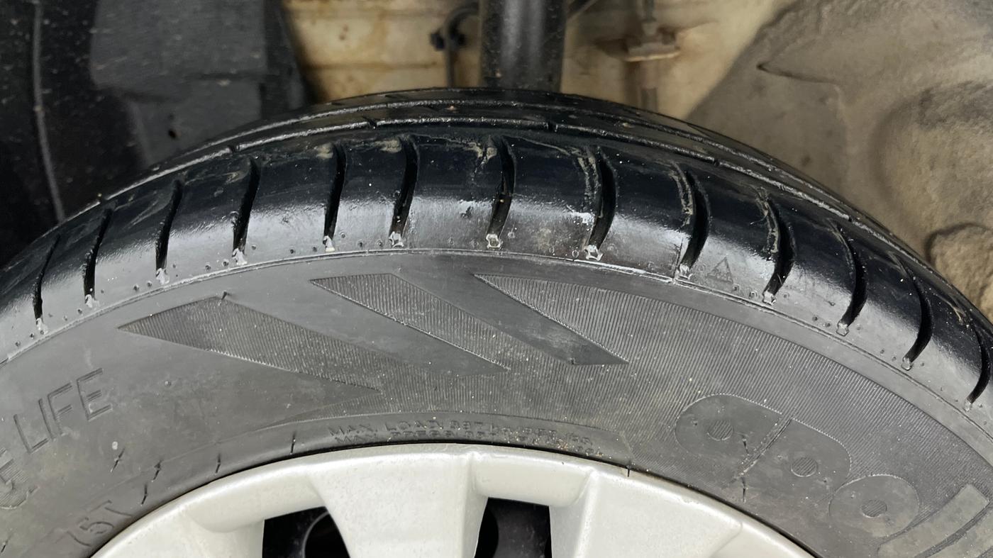 2016 Nissan Micra Active XL, Petrol, Manual, 33,839 km, Left Front Tyre Tread
