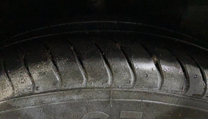 2020 Hyundai NEW SANTRO SPORTZ CNG, CNG, Manual, 49,674 km, Right Front Tyre Tread