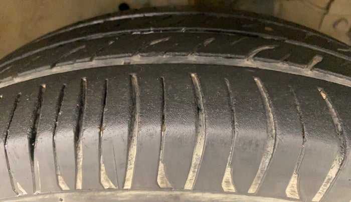 2015 Maruti Swift VDI ABS, Diesel, Manual, 87,989 km, Right Front Tyre Tread