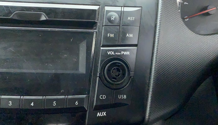 2015 Maruti Swift VDI ABS, Diesel, Manual, 87,989 km, Infotainment system - Button has minor damage