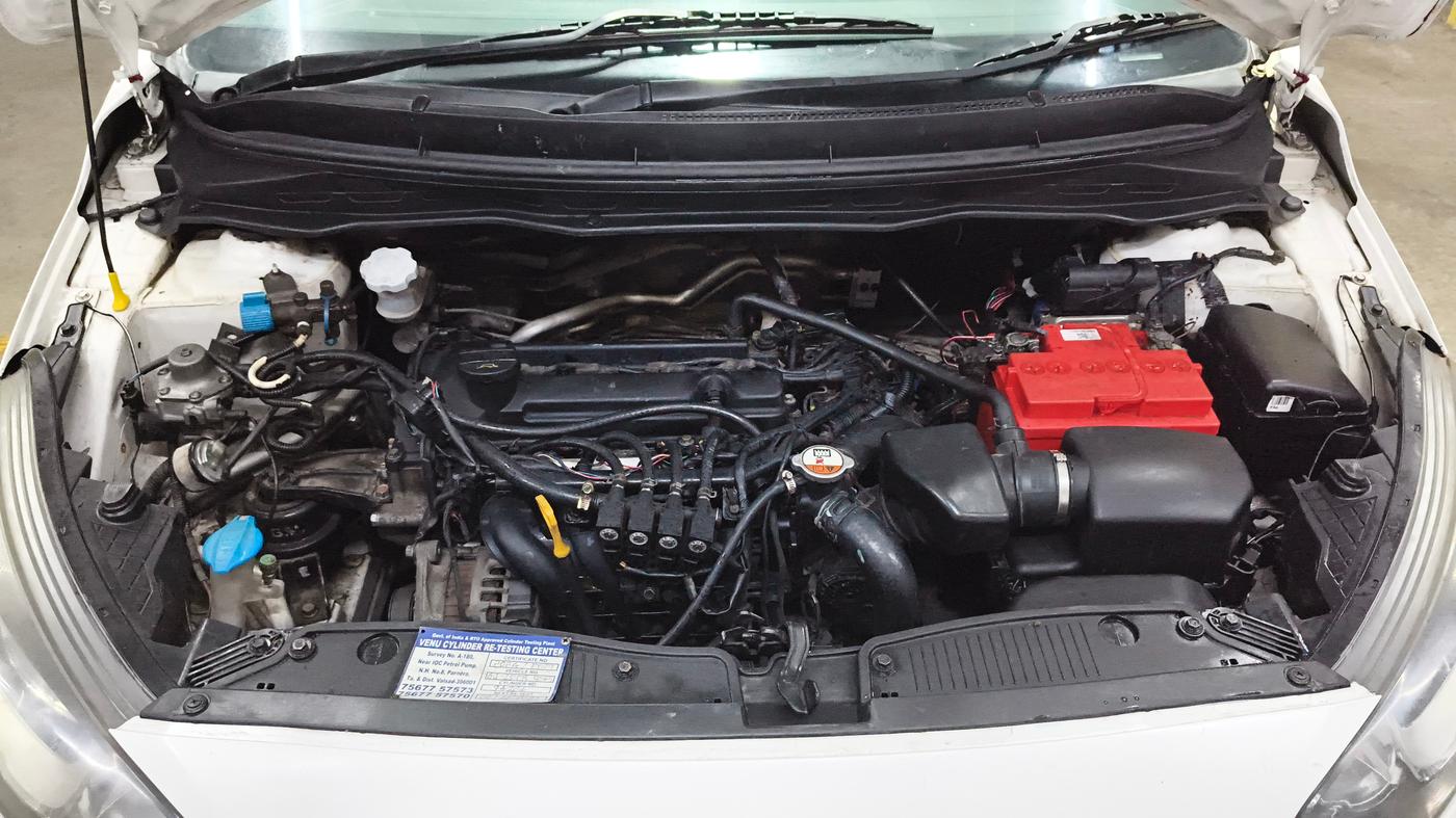 2013 Hyundai i20 SPORTZ 1.2, CNG, Manual, 90,988 km, Engine View