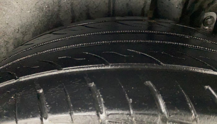 2017 Maruti Ertiga VXI CNG, CNG, Manual, 82,888 km, Left Rear Tyre Tread