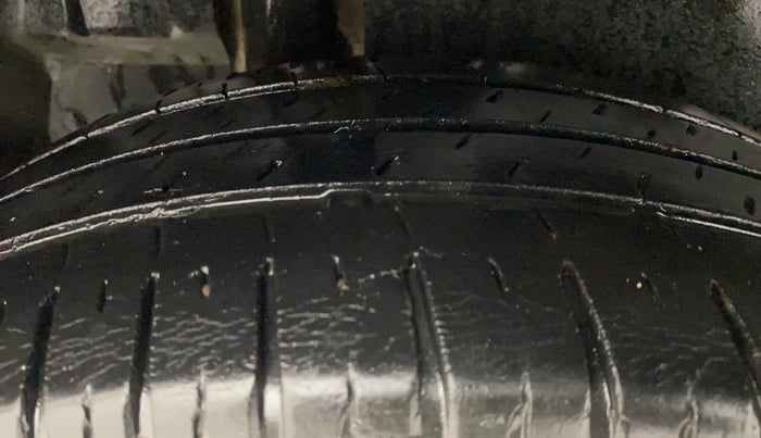 2017 Maruti Ertiga VXI CNG, CNG, Manual, 82,888 km, Right Rear Tyre Tread