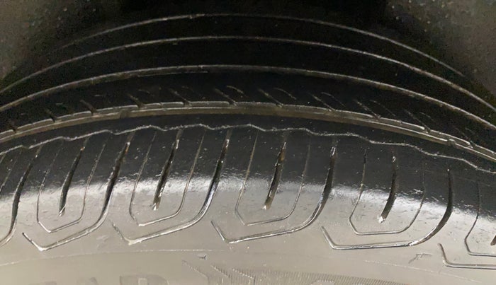2021 Skoda KUSHAQ AMBITION 1.0L TSI AT, Petrol, Automatic, 74,587 km, Right Rear Tyre Tread