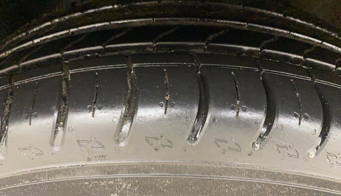 2021 Skoda KUSHAQ AMBITION 1.0L TSI AT, Petrol, Automatic, 74,587 km, Right Front Tyre Tread