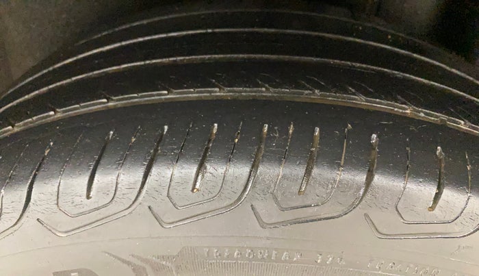 2021 Skoda KUSHAQ AMBITION 1.0L TSI AT, Petrol, Automatic, 74,587 km, Left Rear Tyre Tread